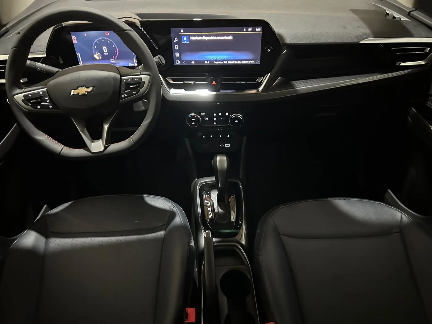 Bancos em couro da Spin vistos do fundo do carro
